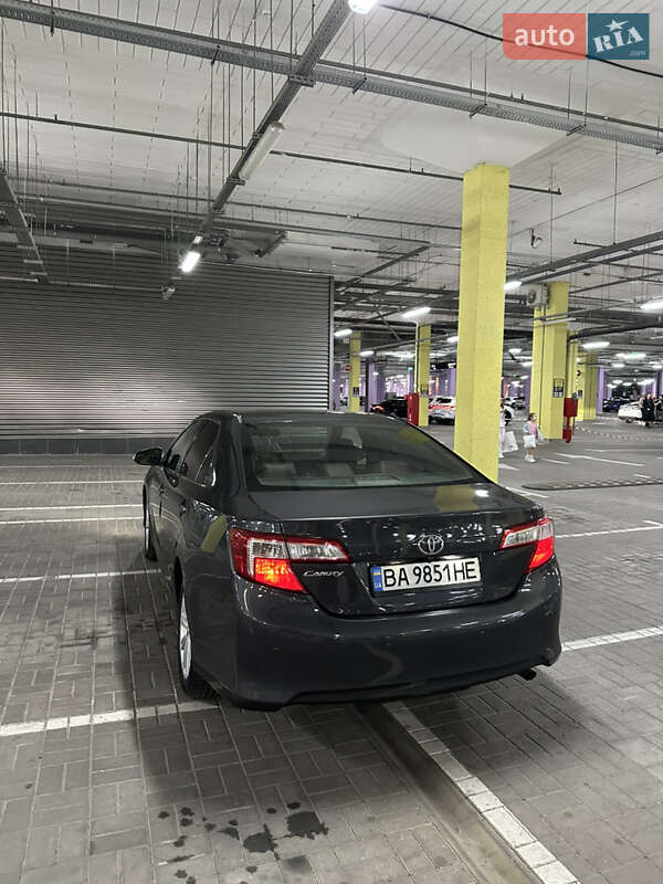 Седан Toyota Camry 2015 в Львове