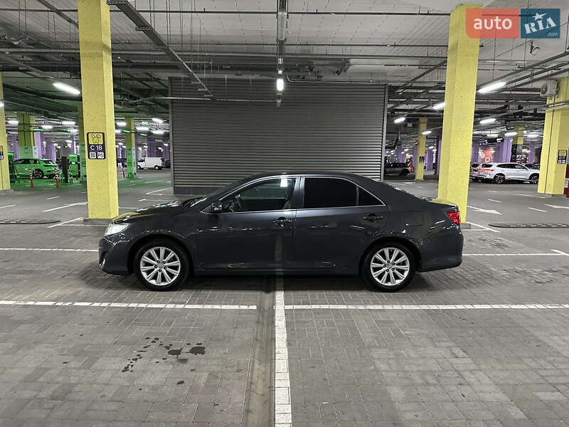 Седан Toyota Camry 2015 в Львове