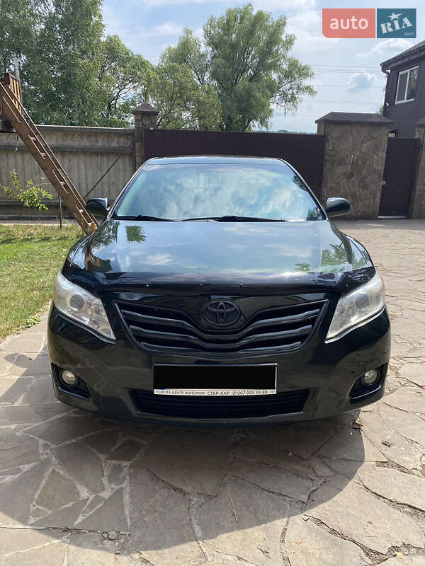 Седан Toyota Camry 2011 в Києві