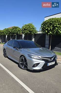 Седан Toyota Camry 2019 в Киеве