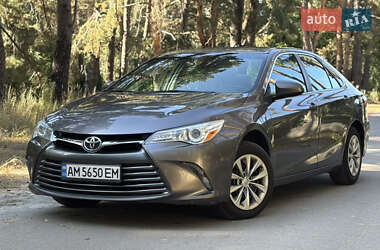 Седан Toyota Camry 2016 в Києві