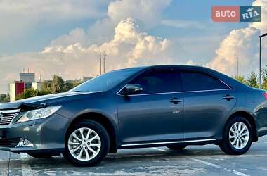 Седан Toyota Camry 2014 в Києві