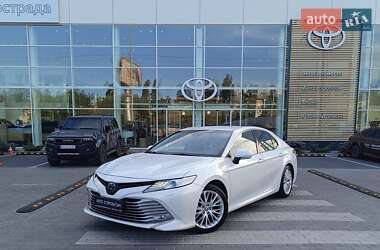 Седан Toyota Camry 2020 в Киеве