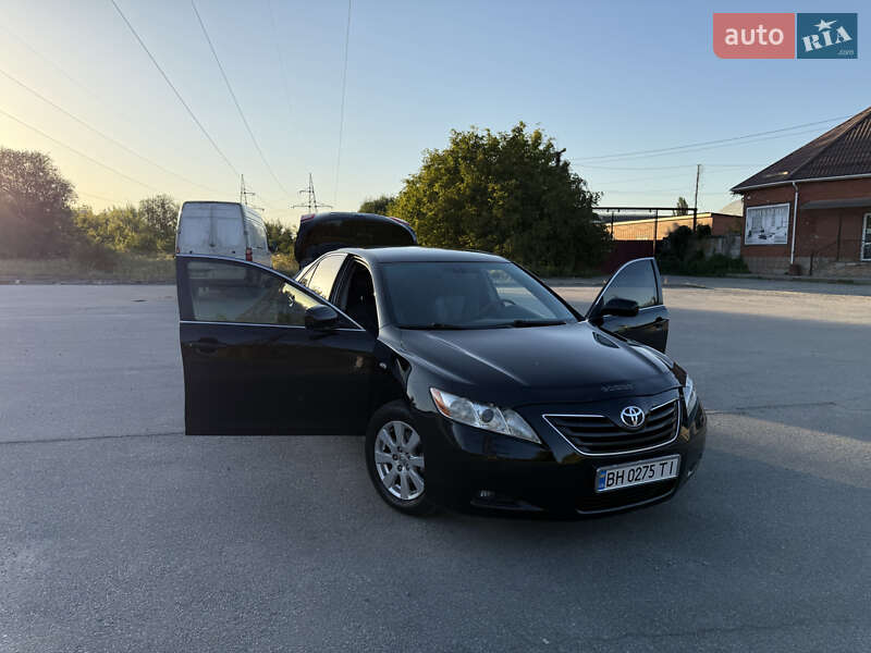 Седан Toyota Camry 2008 в Виннице