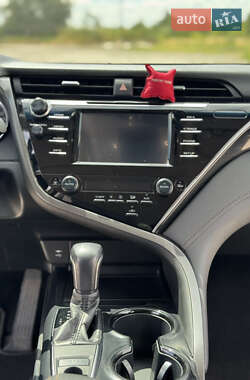 Седан Toyota Camry 2018 в 