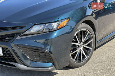 Седан Toyota Camry 2021 в 