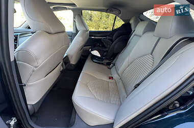 Седан Toyota Camry 2021 в 