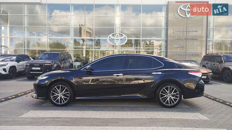 Седан Toyota Camry 2020 в Киеве