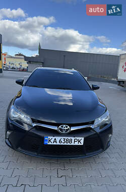 Седан Toyota Camry 2015 в Киеве