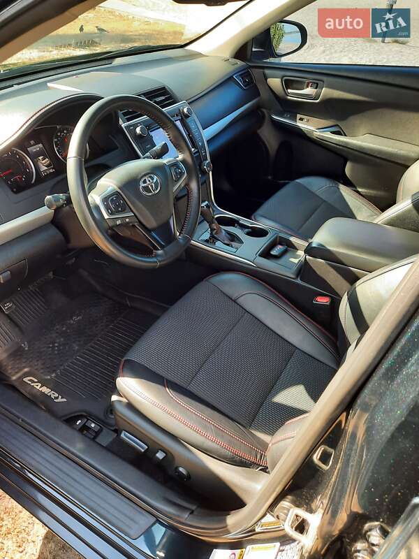 Седан Toyota Camry 2016 в Украинке
