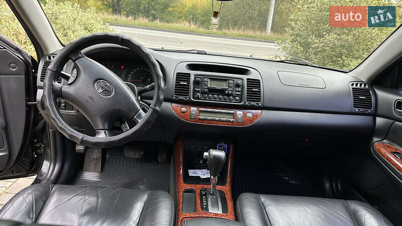 Седан Toyota Camry 2003 в Чернигове