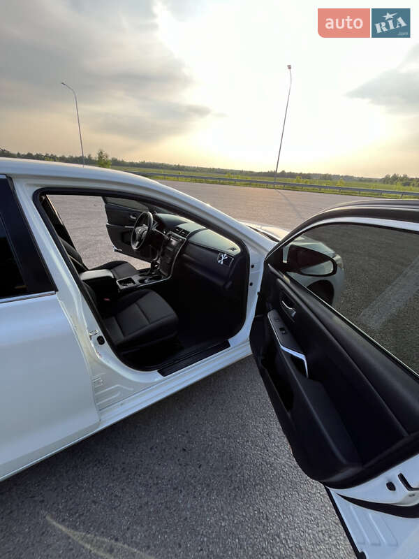 Седан Toyota Camry 2015 в Львове