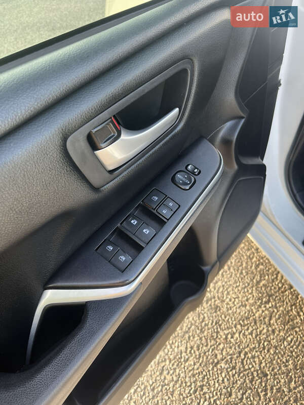 Седан Toyota Camry 2015 в Львове