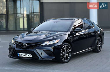 Седан Toyota Camry 2017 в Киеве