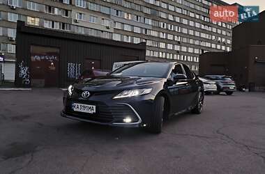 Седан Toyota Camry 2022 в Киеве