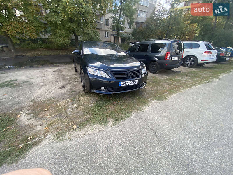 Седан Toyota Camry 2013 в Києві