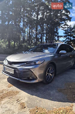 Седан Toyota Camry 2023 в 
