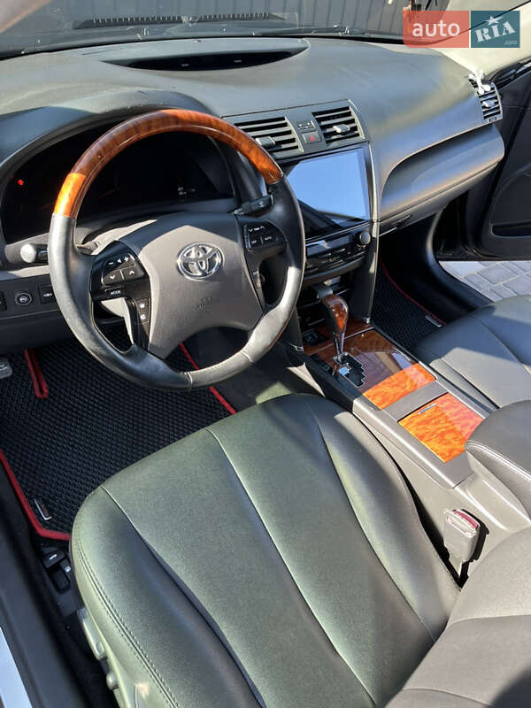 Седан Toyota Camry 2008 в Южноукраїнську