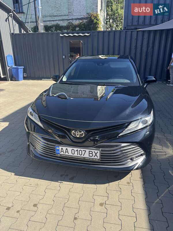 Седан Toyota Camry 2018 в 