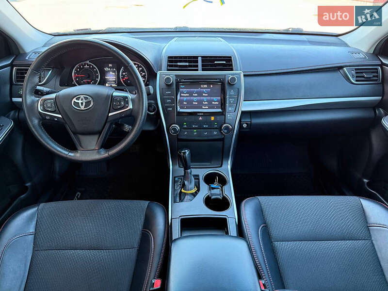 Седан Toyota Camry 2017 в Києві