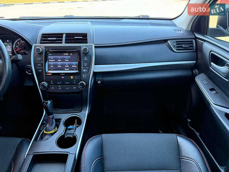 Седан Toyota Camry 2017 в Києві