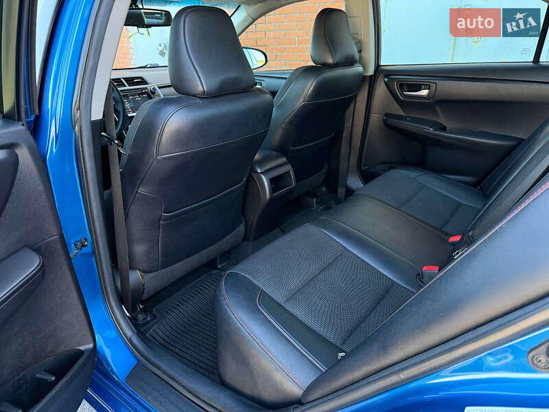 Седан Toyota Camry 2017 в Києві
