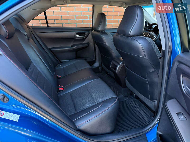 Седан Toyota Camry 2017 в Києві