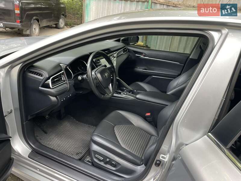 Седан Toyota Camry 2017 в Львове