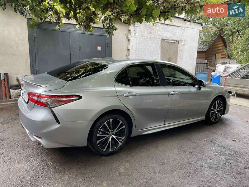 Седан Toyota Camry 2017 в Львове