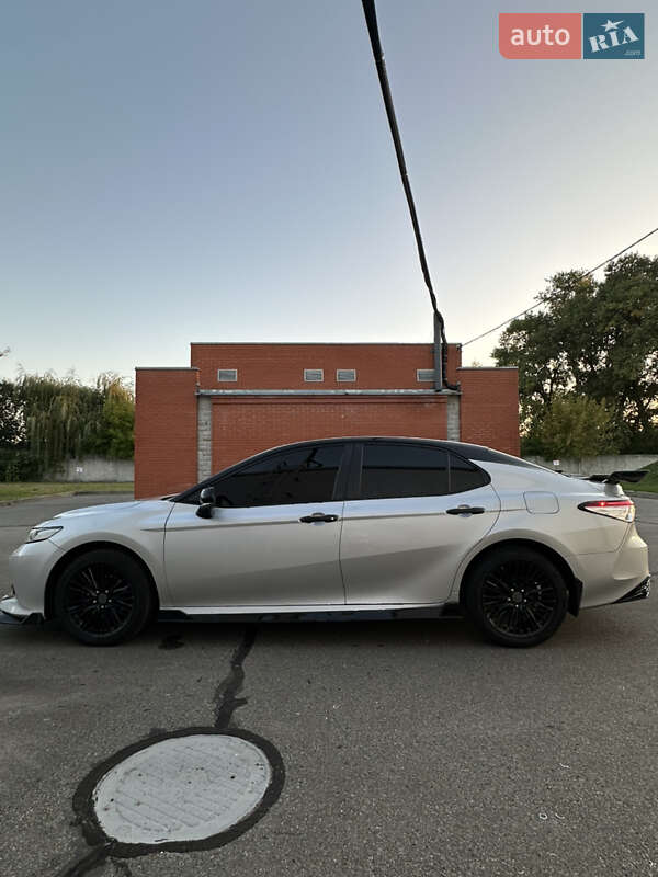 Седан Toyota Camry 2018 в Киеве