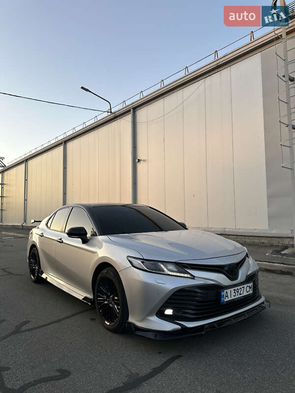 Седан Toyota Camry 2018 в Киеве