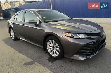 Седан Toyota Camry 2018 в Полтаве