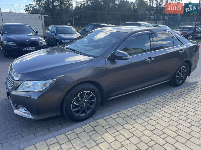 Седан Toyota Camry 2013 в Киеве