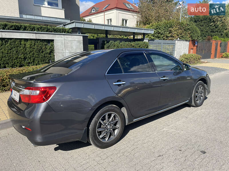 Седан Toyota Camry 2013 в Киеве