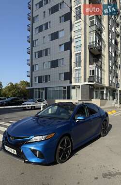 Седан Toyota Camry 2019 в Харькове