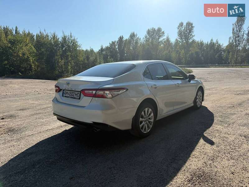 Седан Toyota Camry 2019 в Бердичеве