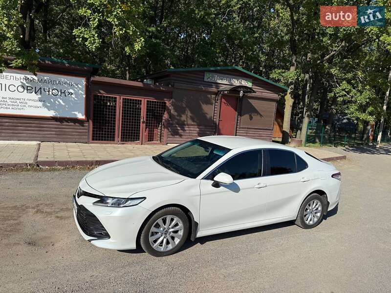 Седан Toyota Camry 2019 в Бердичеве