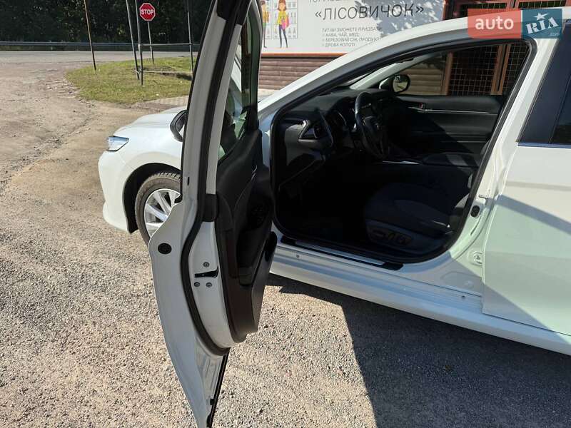 Седан Toyota Camry 2019 в Бердичеве