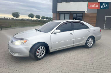 Седан Toyota Camry 2004 в 
