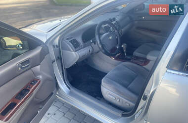 Седан Toyota Camry 2004 в 