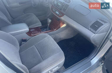 Седан Toyota Camry 2004 в 