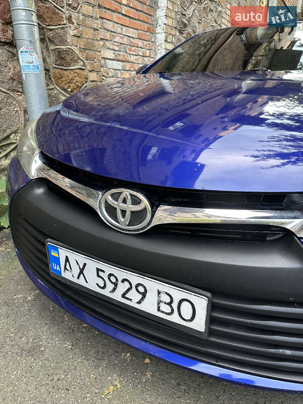 Седан Toyota Camry 2015 в Киеве