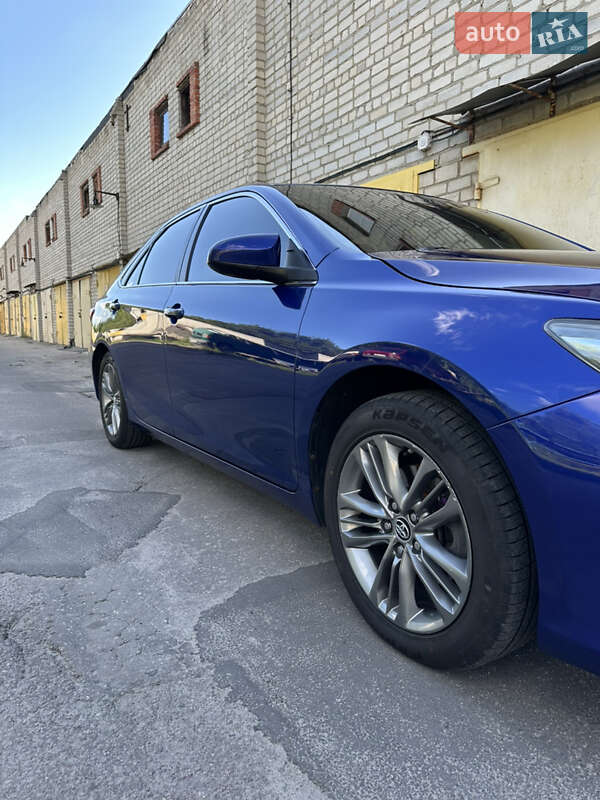 Седан Toyota Camry 2015 в Киеве
