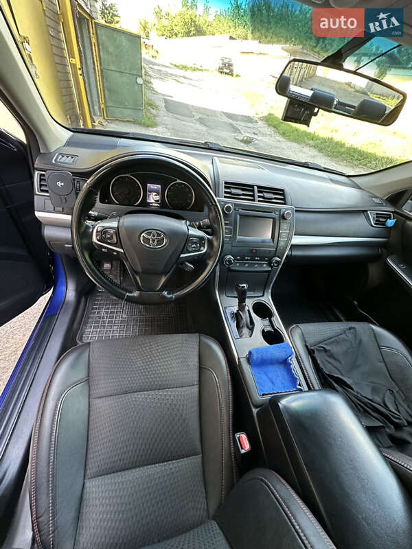 Седан Toyota Camry 2015 в Киеве