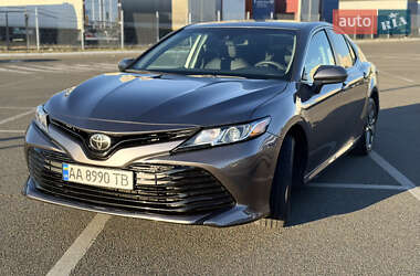 Седан Toyota Camry 2017 в Киеве