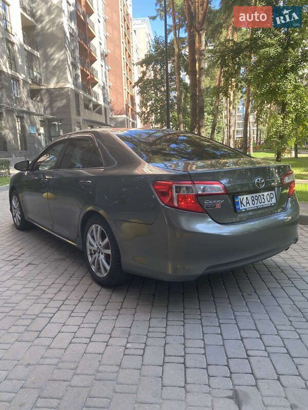 Седан Toyota Camry 2014 в Броварах