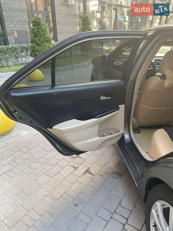 Седан Toyota Camry 2014 в Броварах