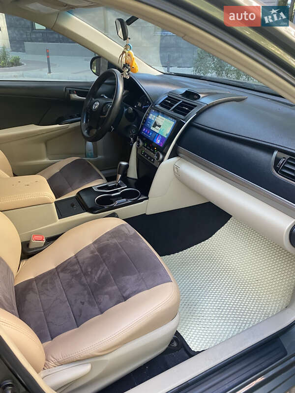 Седан Toyota Camry 2014 в Броварах