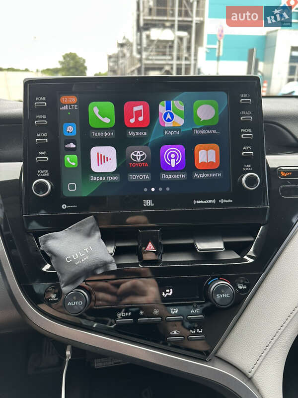Седан Toyota Camry 2021 в Киеве