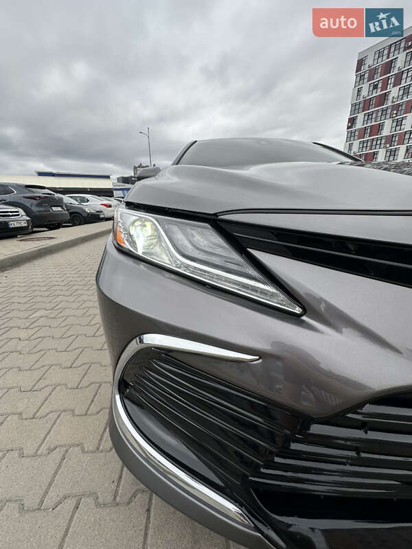 Седан Toyota Camry 2021 в Киеве